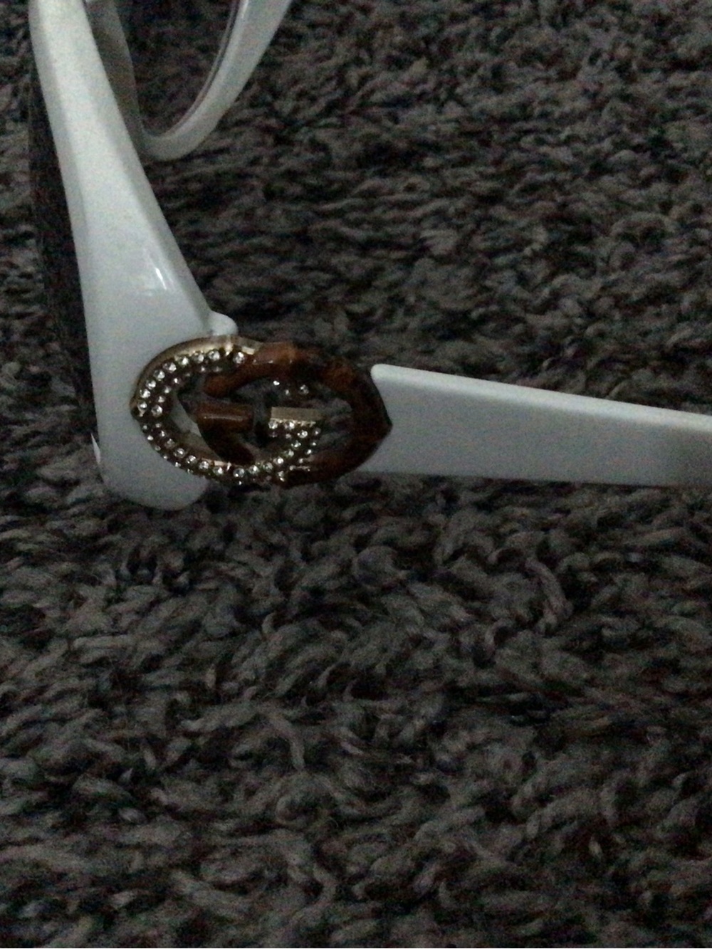 Gucci White Women's Oval Sunglasses with Gold Emblem - Picture 2 of 6